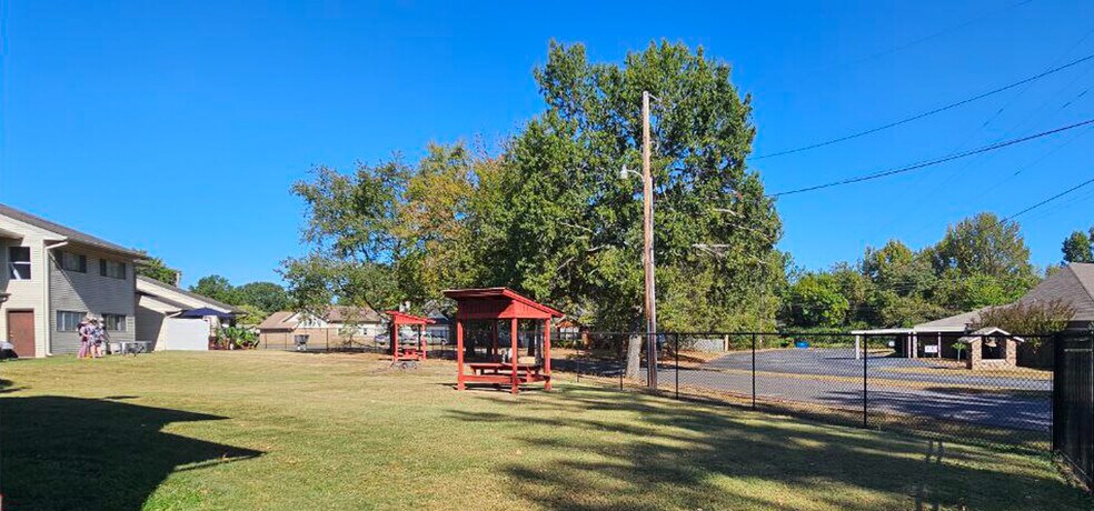 More Photos Of 401 N Cumberland Ave, Russellville Apartments For Sale
