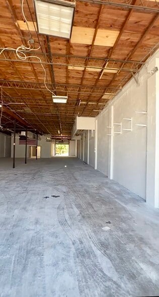 More Photos Of 2436 Emerson Ave S, Saint Petersburg Warehouse For Sale