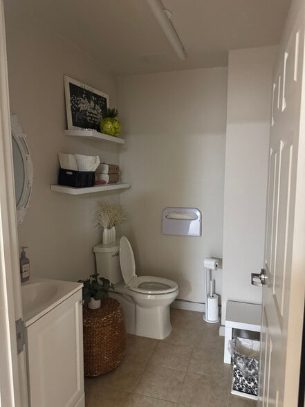 More Photos Of 7886 Beach Blvd, Buena Park Freestanding For Sale