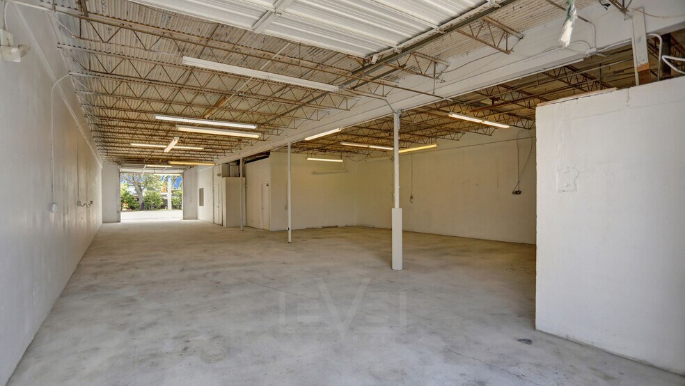 More Photos Of 3930-3948 NE 5th Ave, Oakland Park Warehouse For Lease