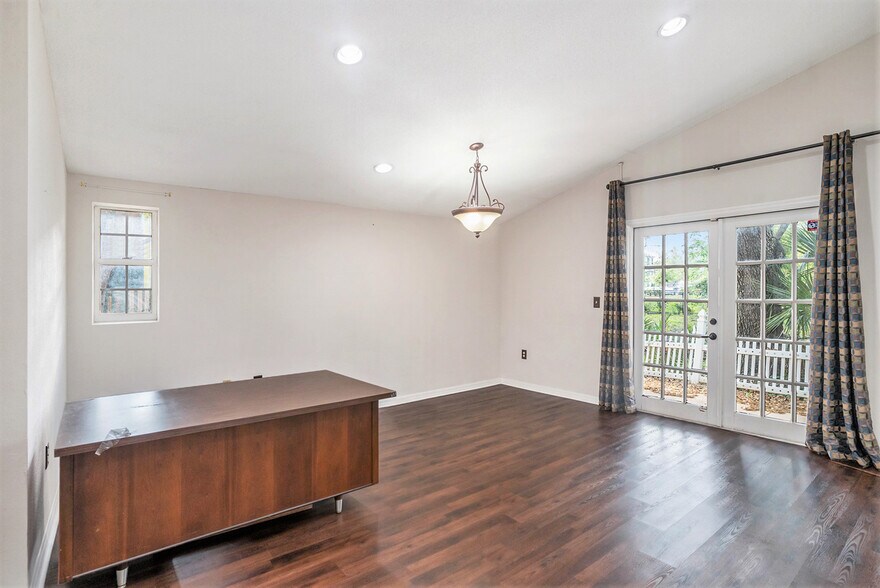 More Photos Of 329 Pauls Dr, Brandon Office Residential For Sale