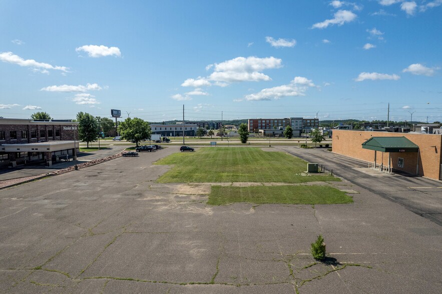 More Photos Of 1104 W Clairemont Ave, Eau Claire Land For Sale