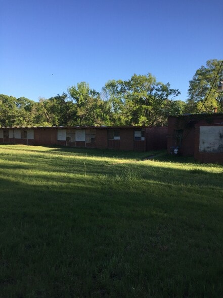 More Photos Of 1017 Dolvin Ave, Union Point Schools For Sale