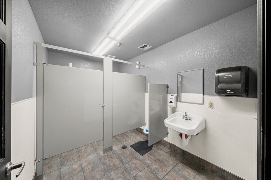 More Photos Of 4081 Seaport Blvd, West Sacramento Warehouse For Lease