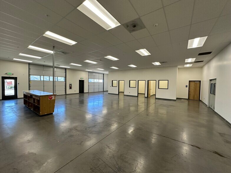 More Photos Of 1750 McGilchrist St, Salem Warehouse For Lease