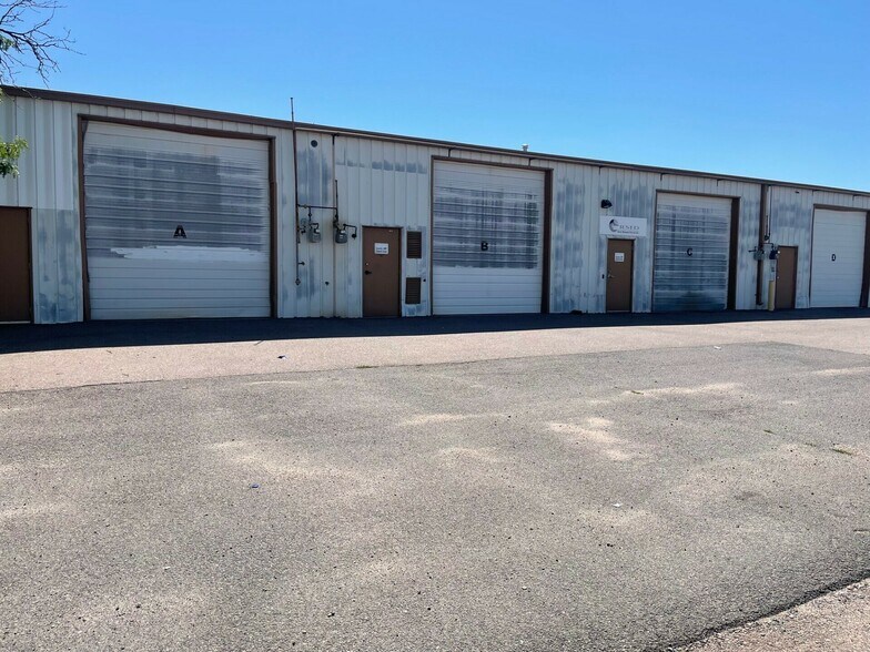 More Photos Of 597 Olathe St, Aurora Flex For Lease