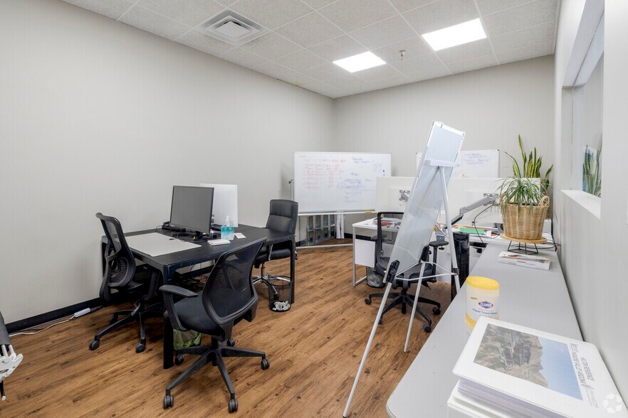 More Photos Of 1315 E Gibson Ln, Phoenix Warehouse For Lease