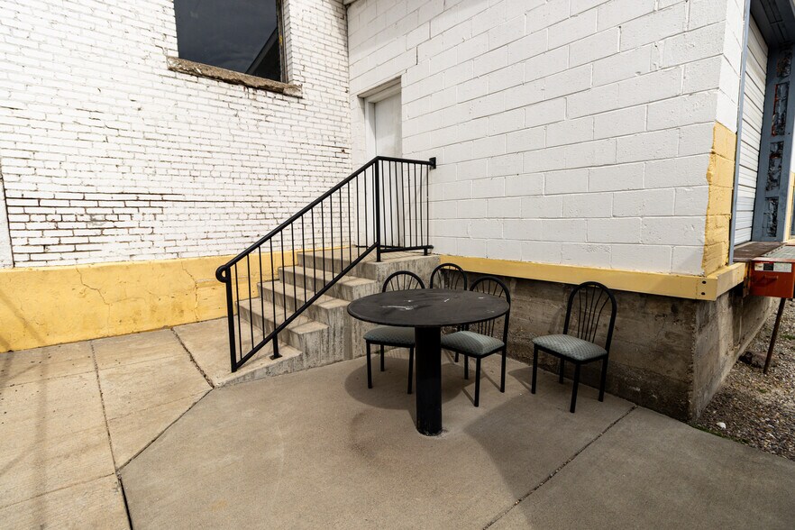 More Photos Of 902 S 1st Ave, Pocatello Distribution For Lease