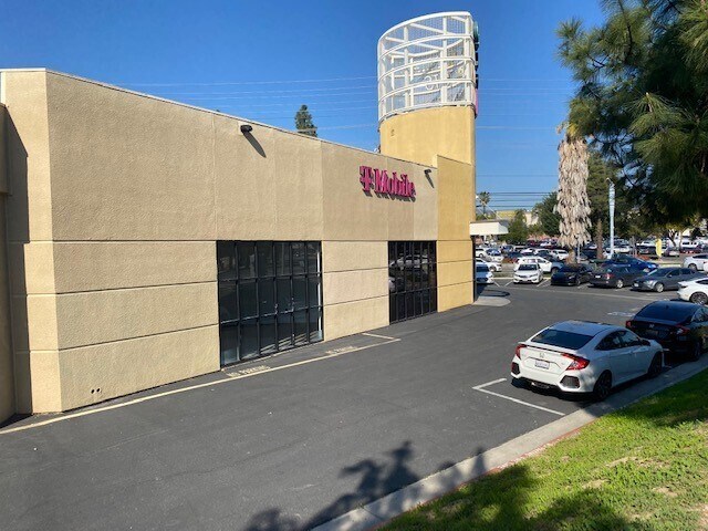 More Photos Of 19422 Nordhoff St, Northridge Storefront For Lease