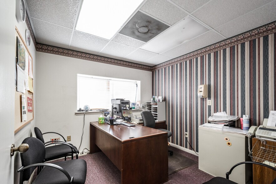 More Photos Of 1617 W Church St, Livingston General Retail For Sale