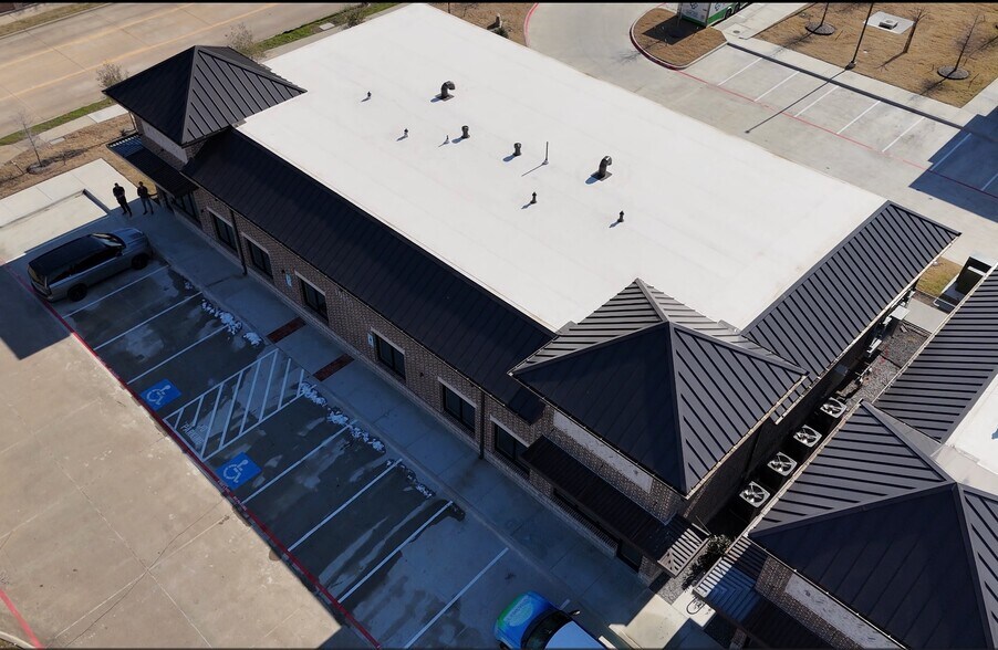 More Photos Of 10555 N County Rd, Frisco Showroom For Lease