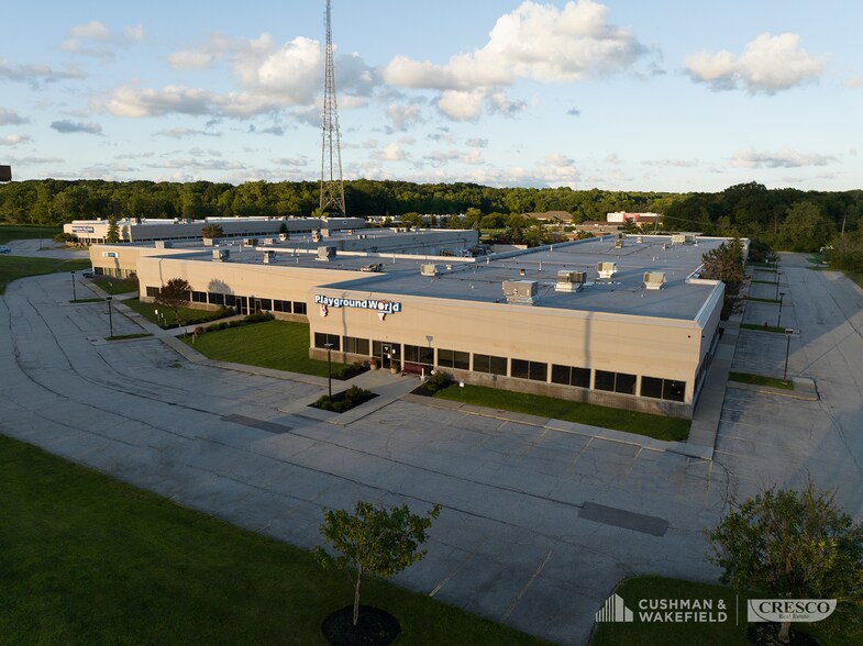 More Photos Of 4400 Renaissance Pky, Warrensville Heights Showroom For Lease