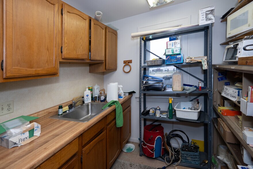 More Photos Of 7427 Dyke Rd, Clay Freestanding For Lease