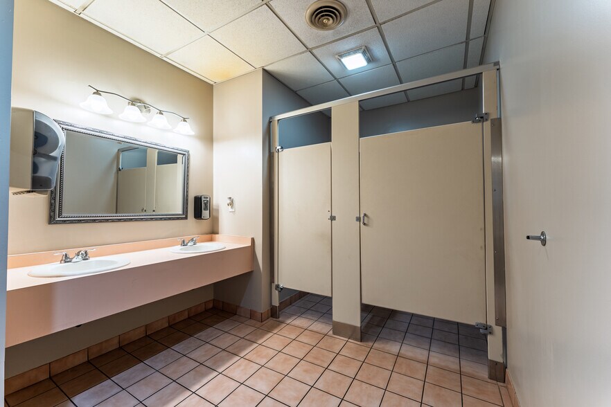 More Photos Of 400 S Center Ave, New Stanton Restaurant For Sale