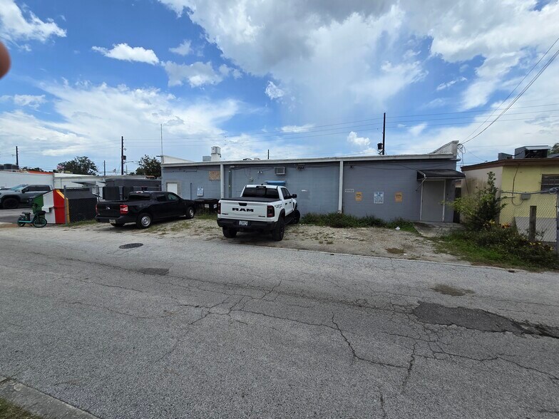 More Photos Of 926 N Mills Ave, Orlando Storefront For Sale