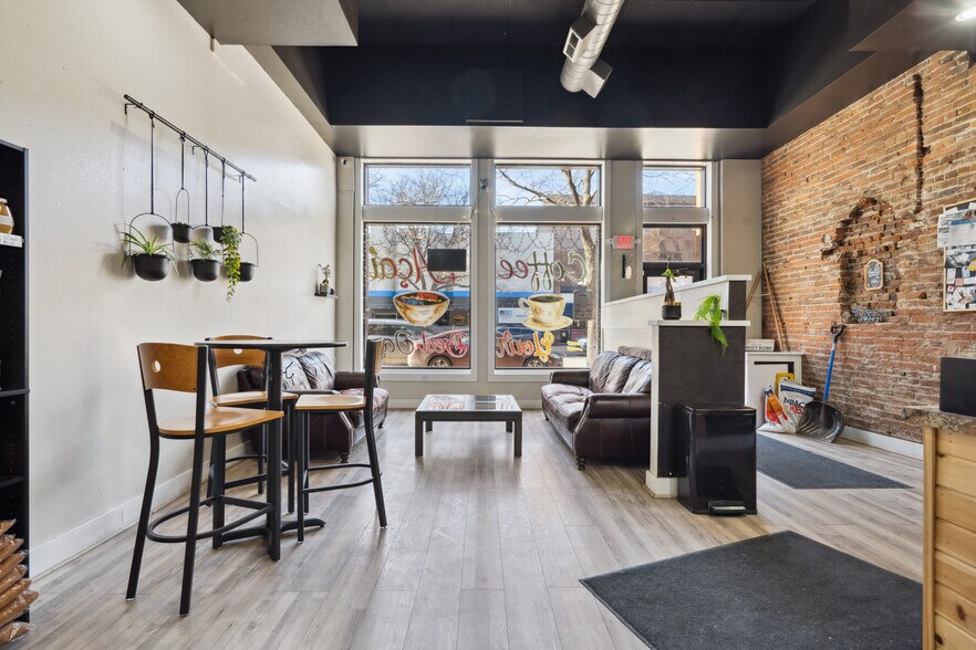 More Photos Of 212-218 E 4th St, Waterloo Loft Creative Space For Sale