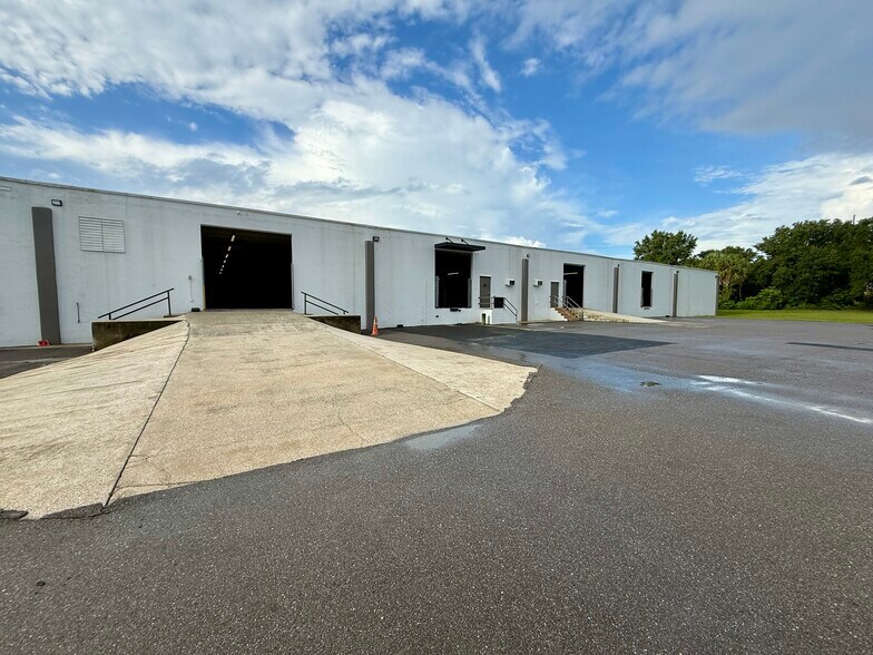 More Photos Of 12388 Starkey Rd, Largo Warehouse For Lease