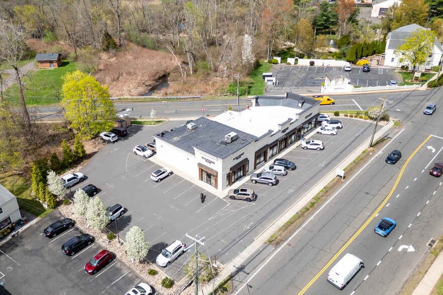 More Photos Of 474 N Main St, Southington Storefront For Lease