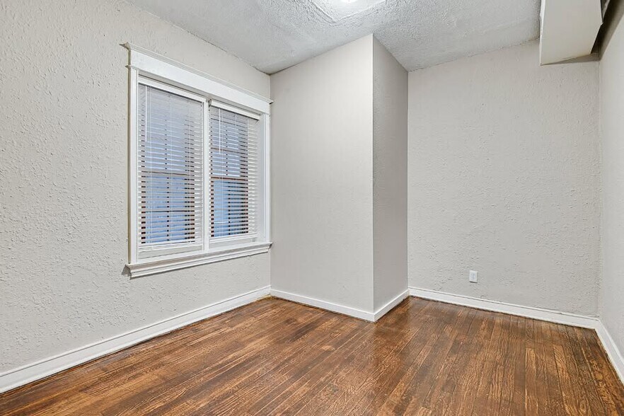 More Photos Of 1114 E Armour Blvd, Kansas City Apartments For Sale