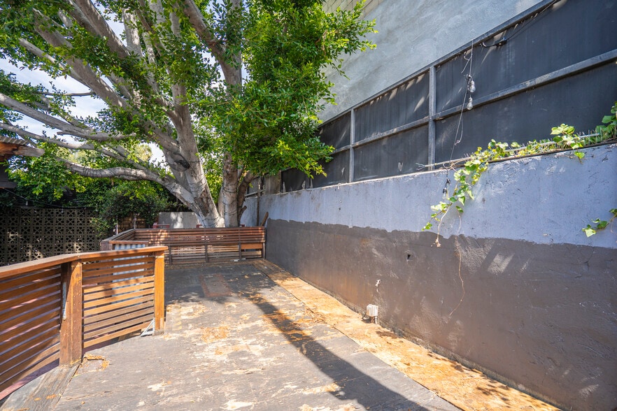 More Photos Of 1350 S La Brea Ave, Los Angeles Restaurant For Sale