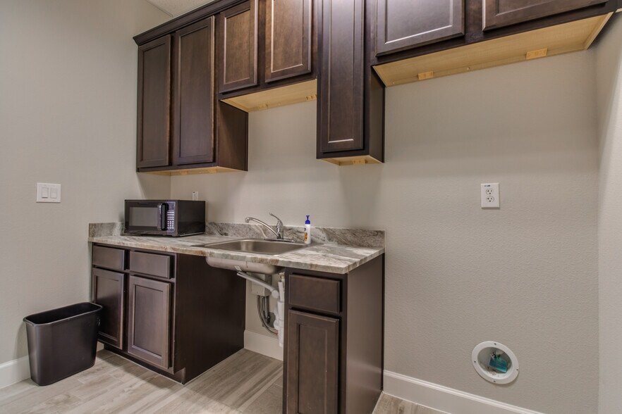 More Photos Of 830 Julie Rivers Dr, Sugar Land Medical For Sale