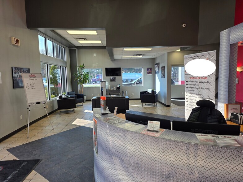 More Photos Of 5967 Robinson Rd, Lockport Auto Dealership For Lease