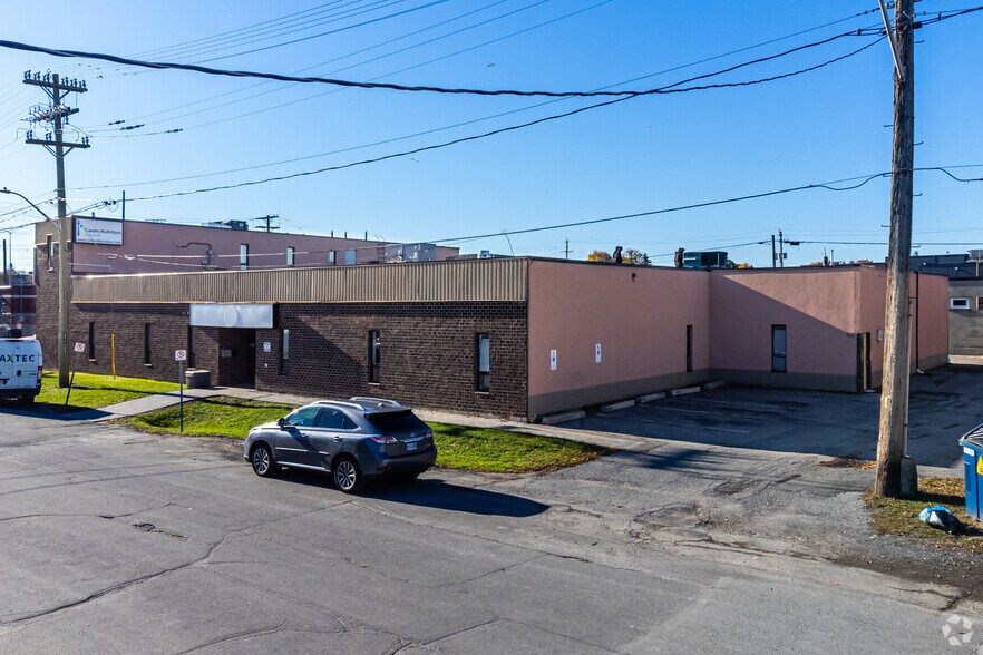More Photos Of 858-868 Campbell Av, Ottawa Light Distribution For Lease
