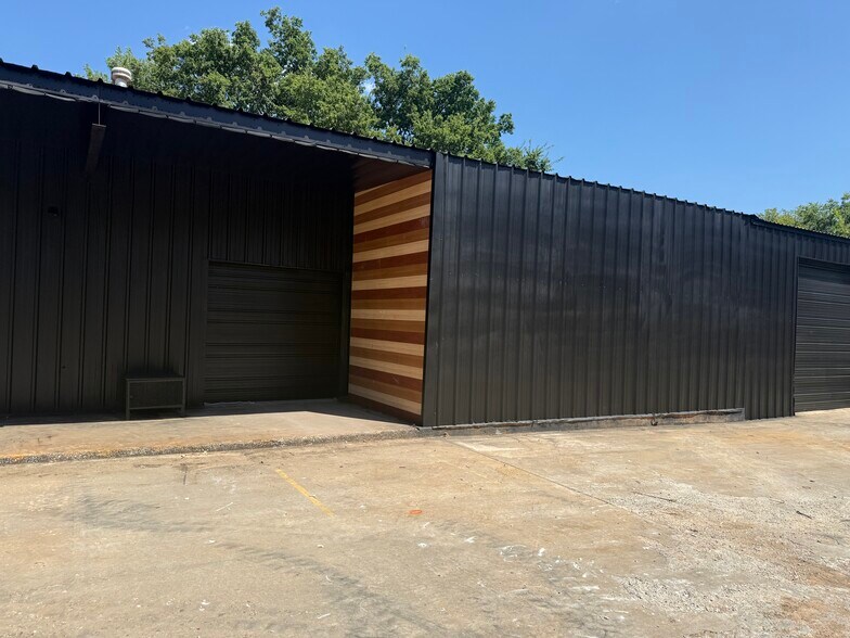 More Photos Of 18718 NE 23rd St, Harrah Industrial For Lease