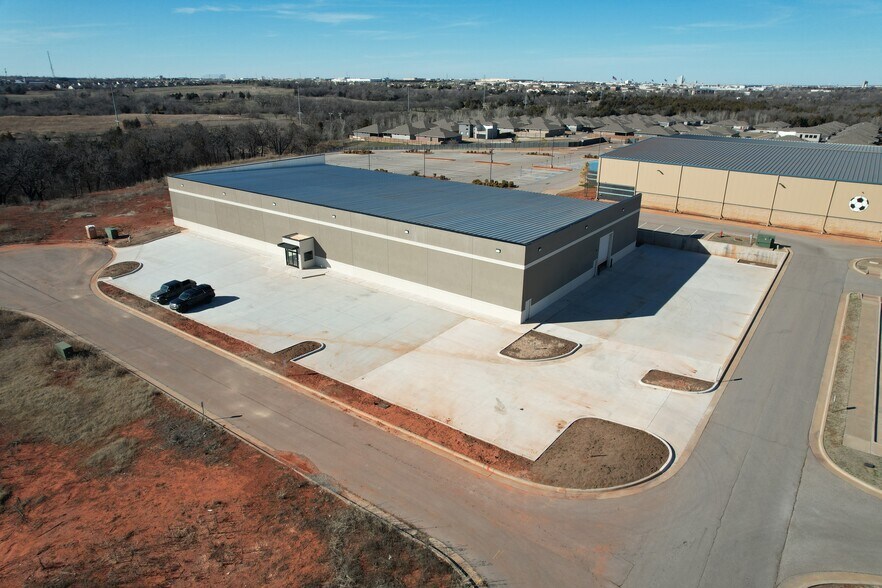 More Photos Of 1137 E Hefner Rd, Oklahoma City Flex For Sale