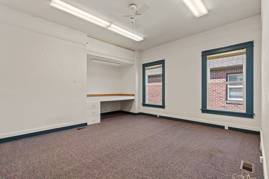More Photos Of 1068 Market Blvd, Chehalis Office For Sale