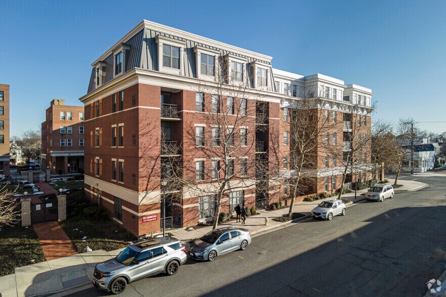 More Photos Of 525 N Fayette St, Alexandria Apartments For Lease