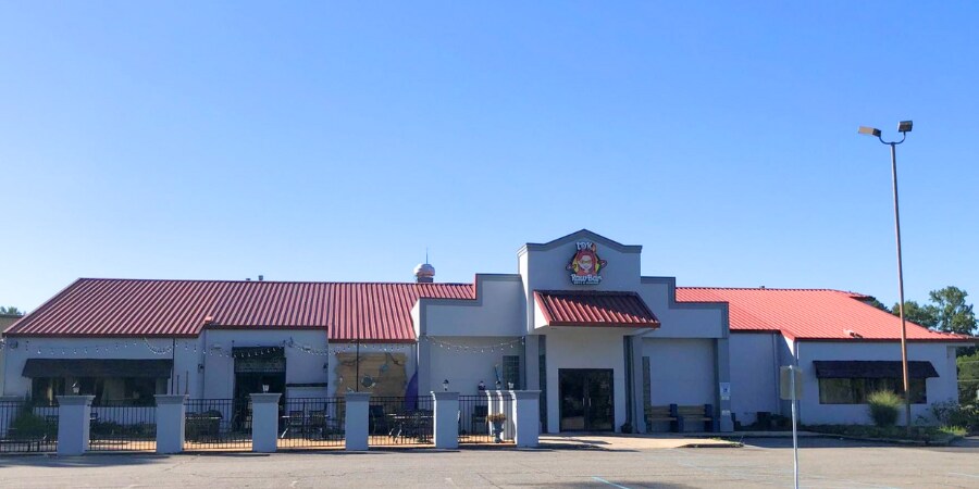 Primary Photo Of 4329 George Washington Memorial Hwy, Hayes Restaurant For Sale