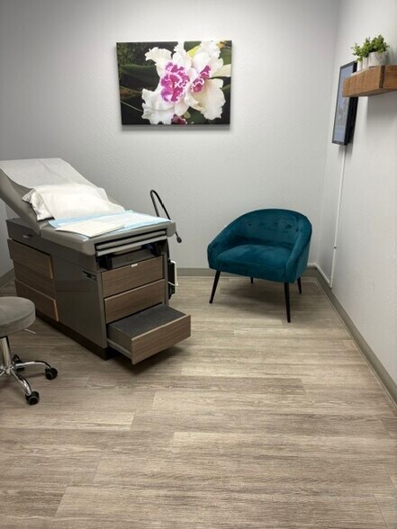 More Photos Of 10617 N Hayden Rd, Scottsdale Office For Lease