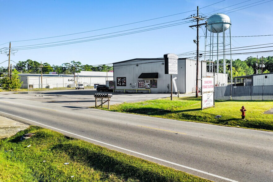 More Photos Of 55 W Chance Rd, Lumberton Warehouse For Lease