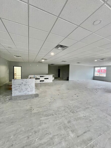 More Photos Of 2211 S Kentucky Ave, Indianapolis Restaurant For Lease