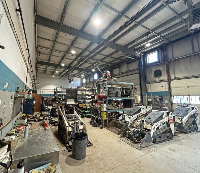 More Photos Of 1154 Wilson St W, Hamilton Warehouse For Lease