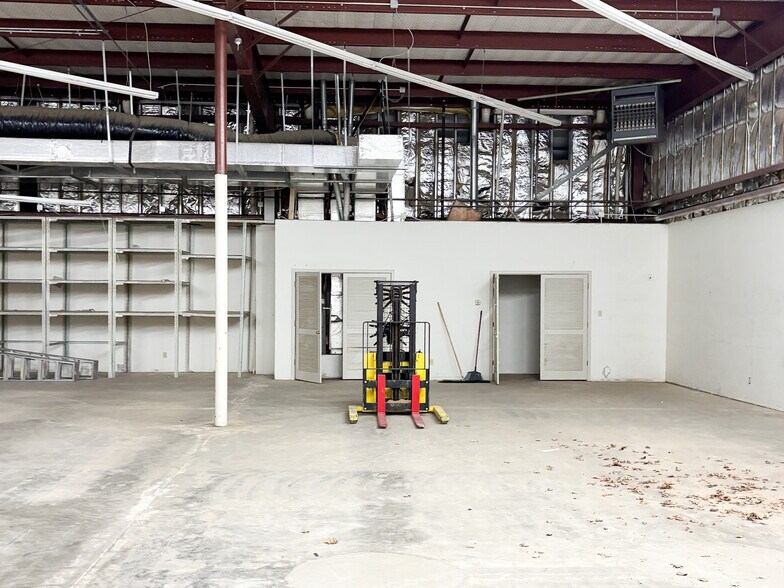 More Photos Of 7705 Quaker Ave, Lubbock Freestanding For Lease