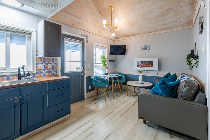 More Photos Of 105 S 6th Ave, Rockaway Beach Hotel For Sale