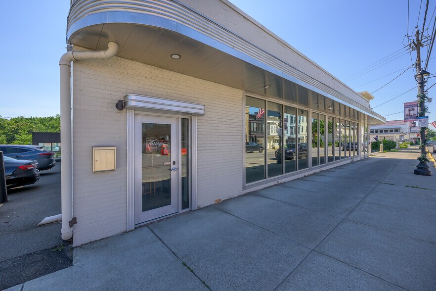 More Photos Of 749 Warren St, Hudson Flex For Sale