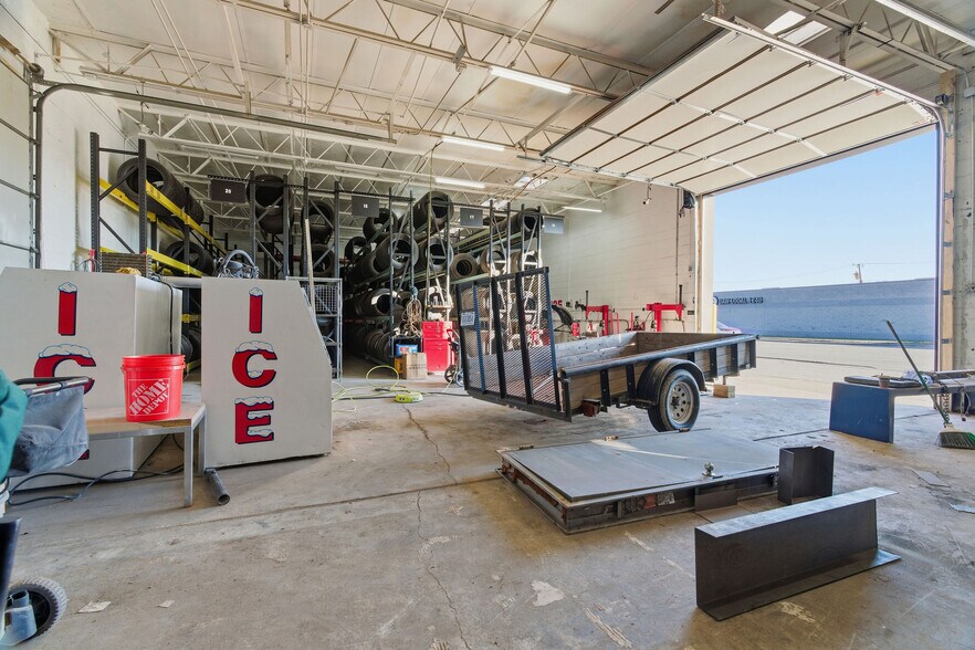 More Photos Of 6737 E Nine Mile Rd, Warren Warehouse For Lease
