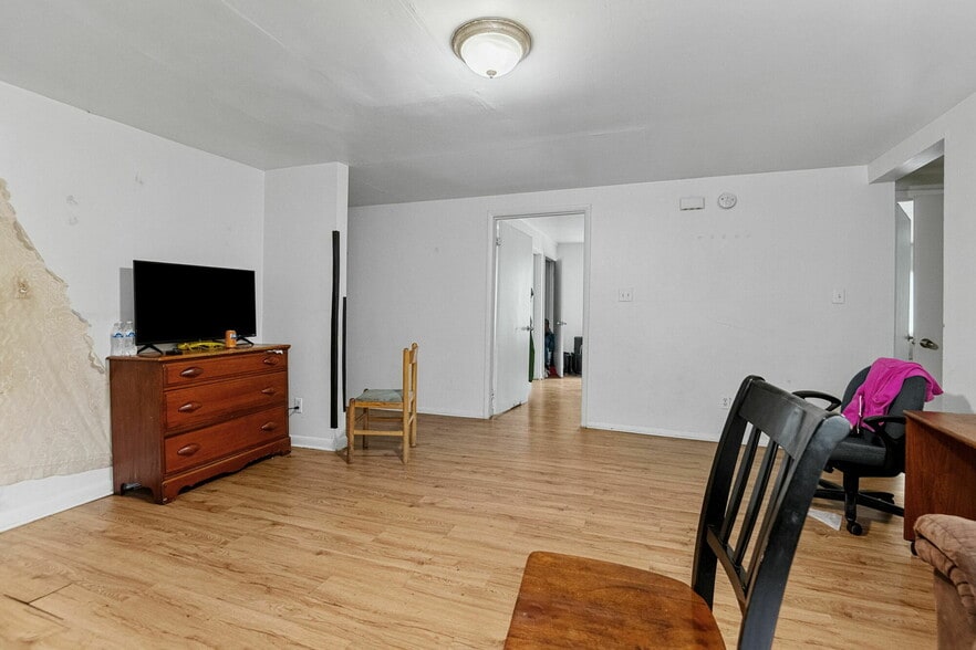 More Photos Of 1923-1925 McCalla Ave, Knoxville Apartments For Sale