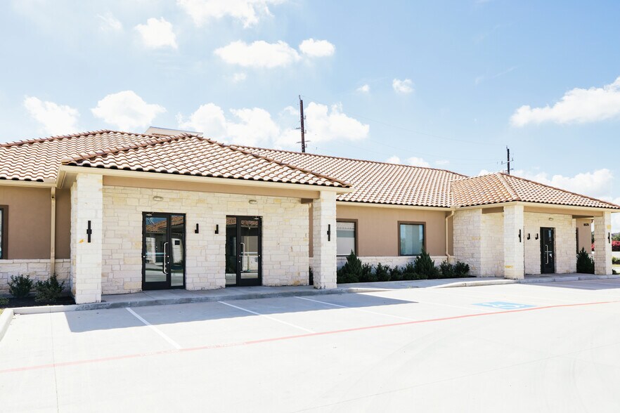 More Photos Of 8525 N Sam Houston Pkwy E, Humble Unknown For Lease