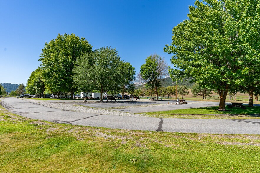 More Photos Of 8 W Curlew Lake Rd, Republic Self Storage For Sale