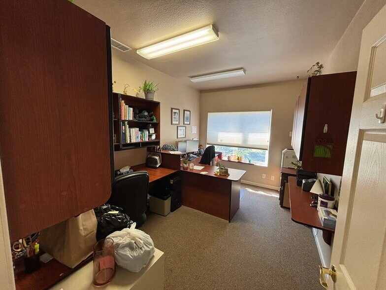 More Photos Of 2230 Kingwood St, Florence Warehouse For Sale