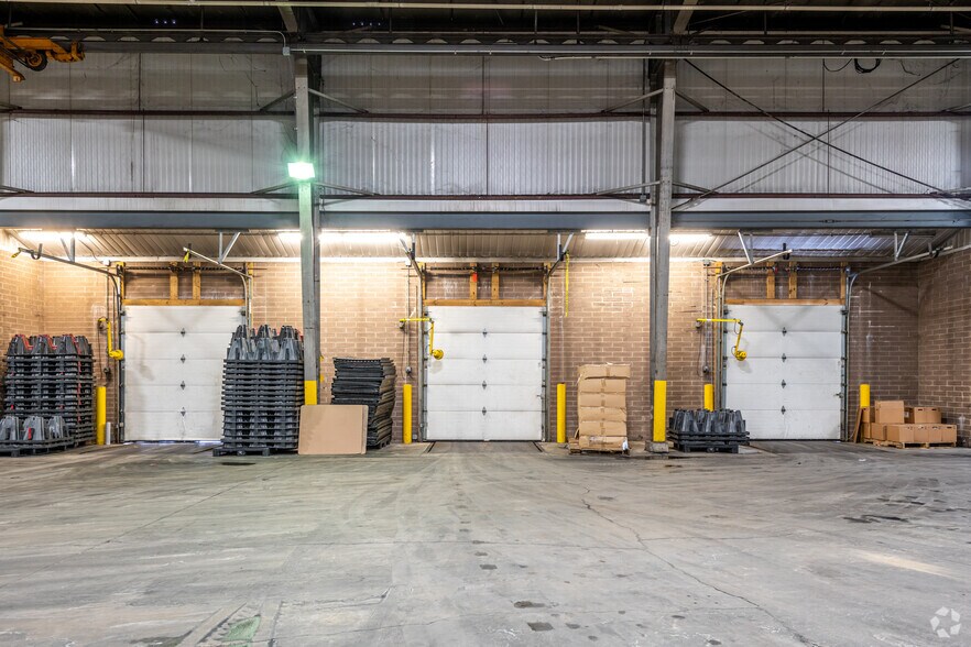 More Photos Of 5900 Pennsylvania Ave, Maple Heights Distribution For Lease