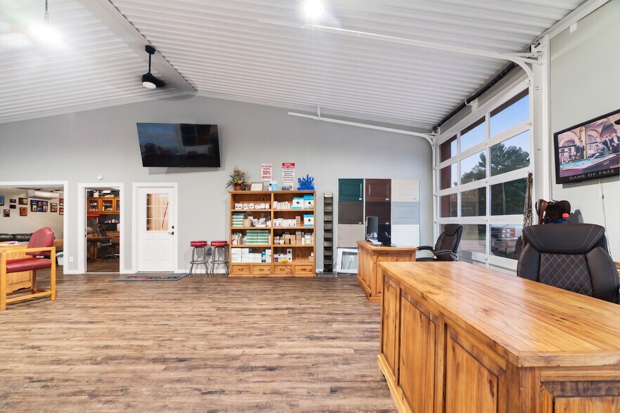 More Photos Of 6210 Lamar Rd, Reno Flex For Sale