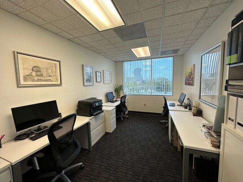 More Photos Of 20801 Biscayne Blvd, Aventura Office For Lease