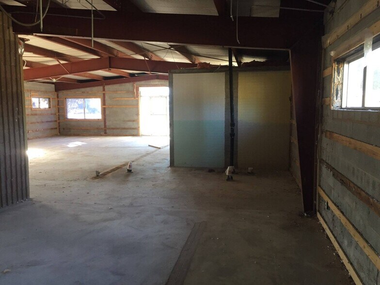 More Photos Of 301 NE 20th St, Lawton Warehouse For Sale