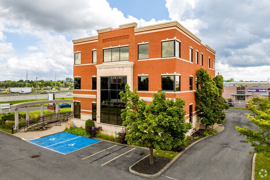 Primary Photo Of 1190 Pl Nobel, Boucherville Office For Lease