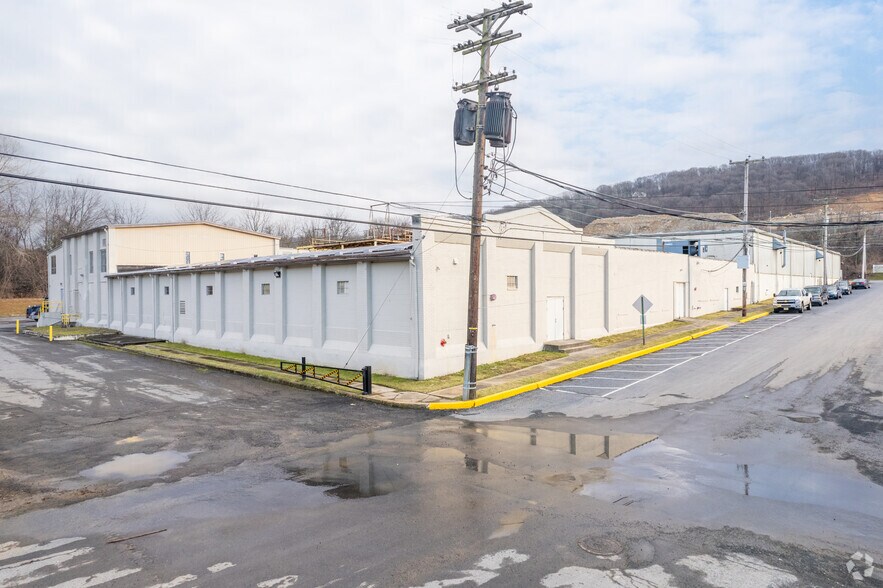 More Photos Of 1150 Centre St, Easton Warehouse For Lease